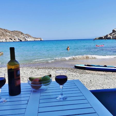 Blue Mare Apartments On The Beach Firopotamos Ruang foto
