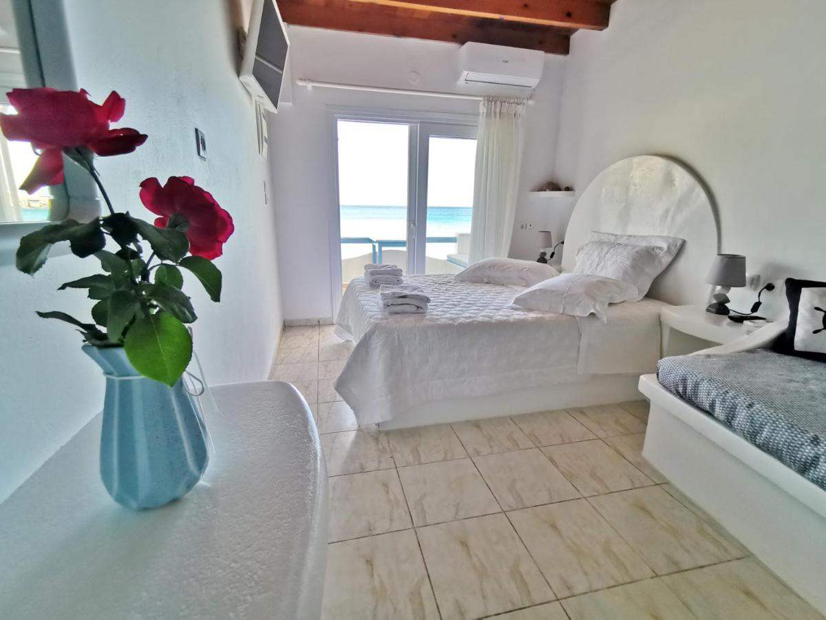 Blue Mare Apartments On The Beach Firopotamos Ruang foto