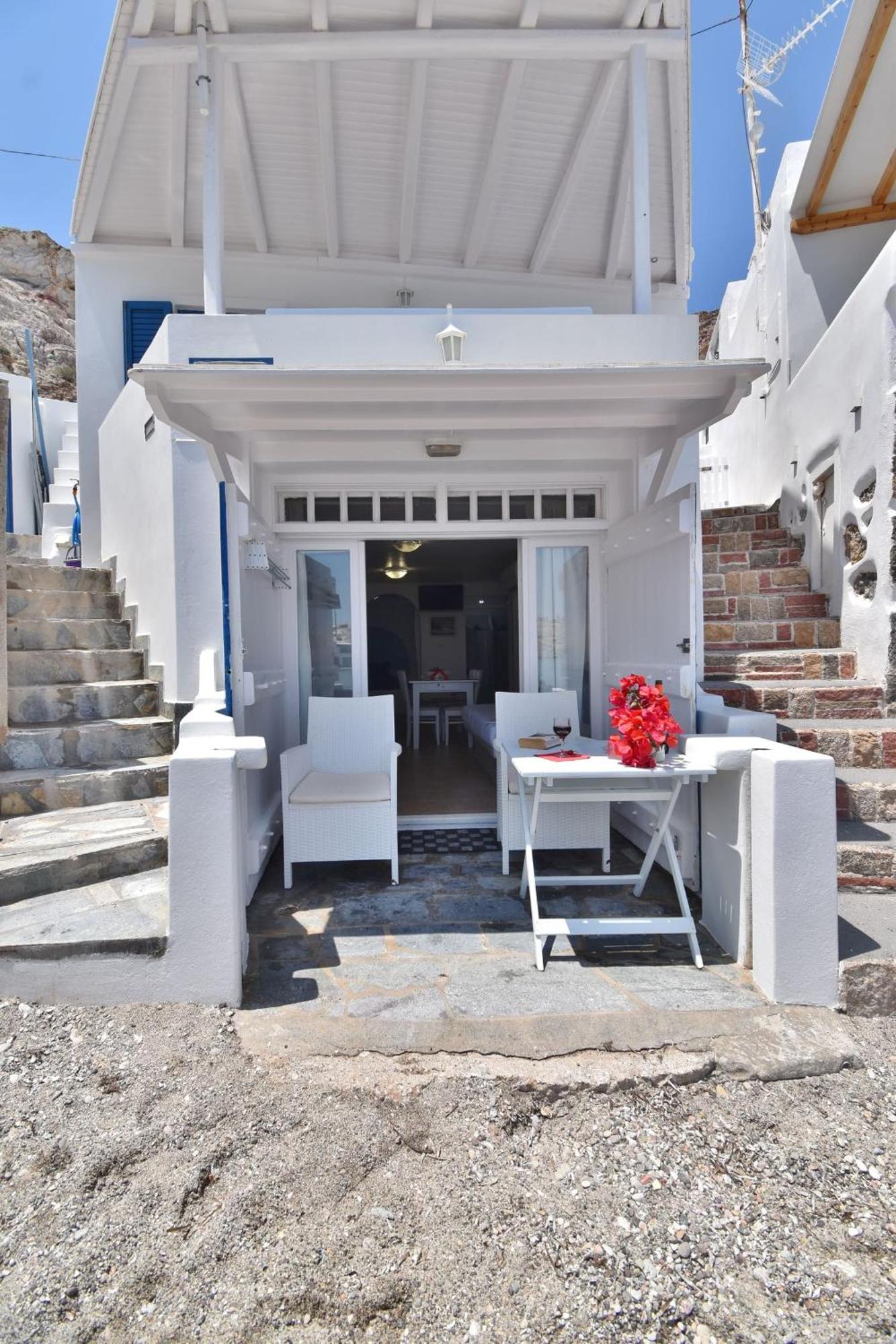 Blue Mare Apartments On The Beach Firopotamos Ruang foto