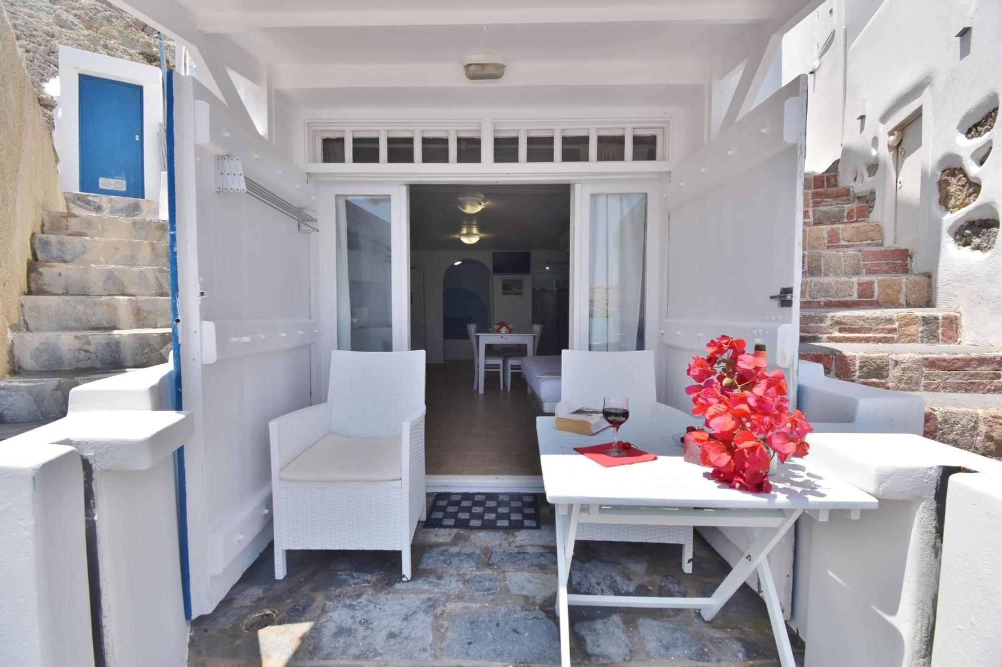Blue Mare Apartments On The Beach Firopotamos Ruang foto
