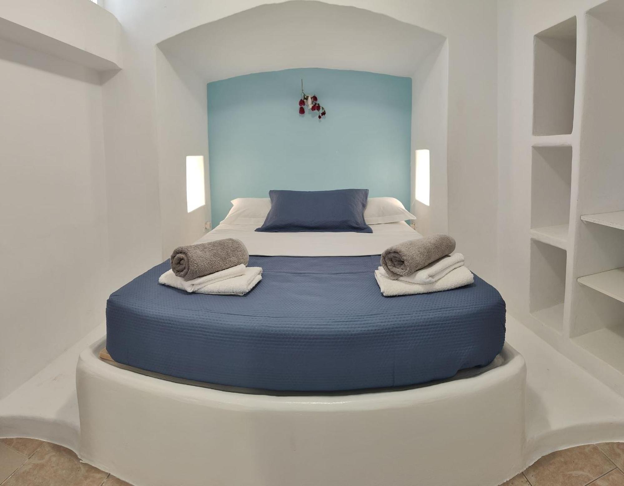 Blue Mare Apartments On The Beach Firopotamos Ruang foto