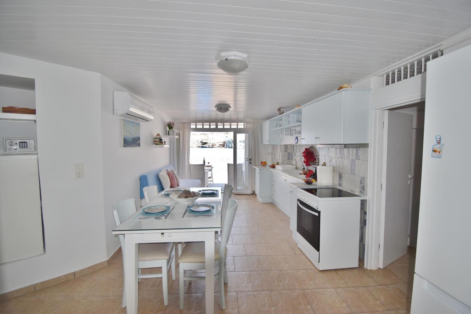 Blue Mare Apartments On The Beach Firopotamos Ruang foto