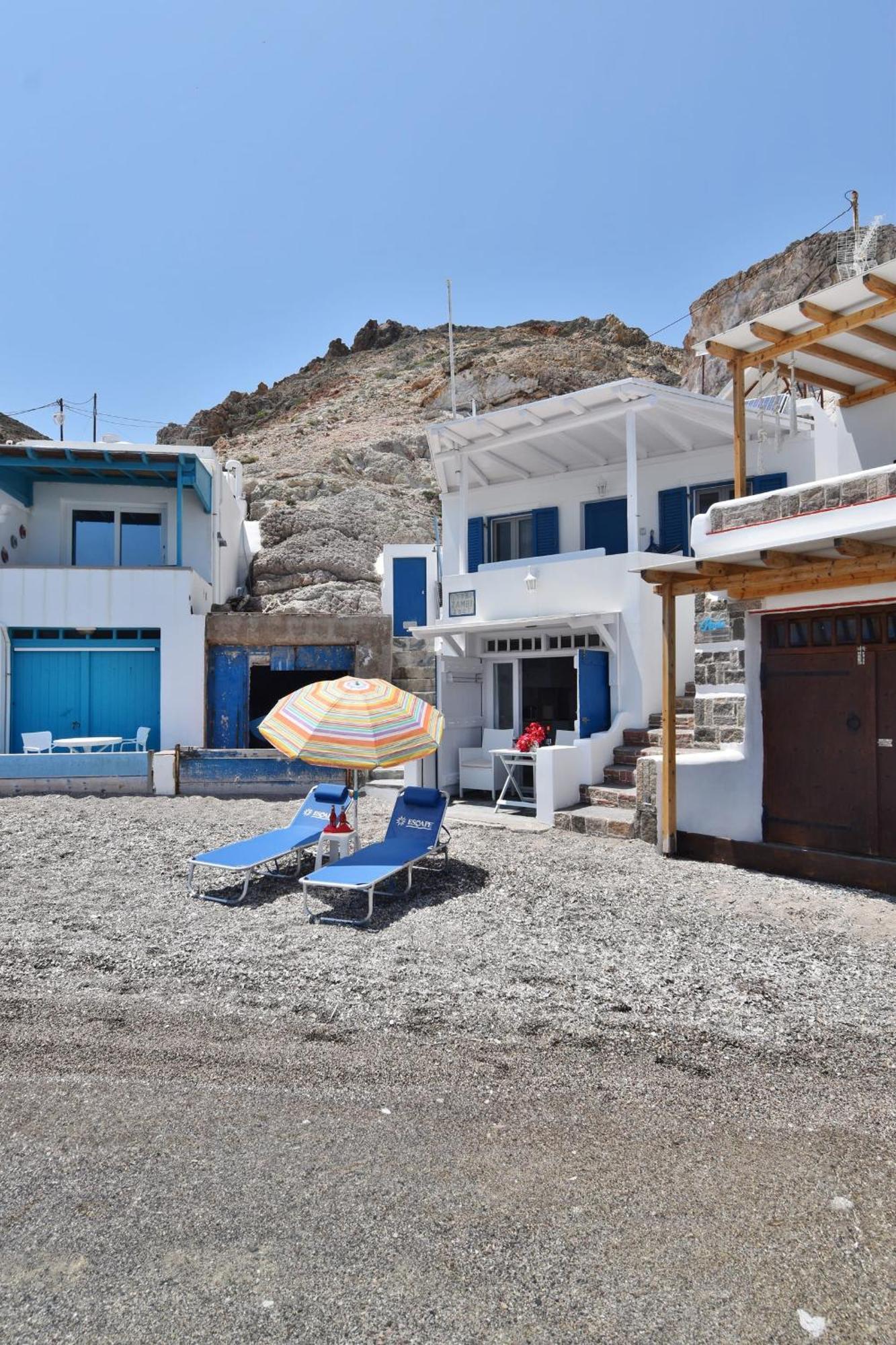 Blue Mare Apartments On The Beach Firopotamos Ruang foto