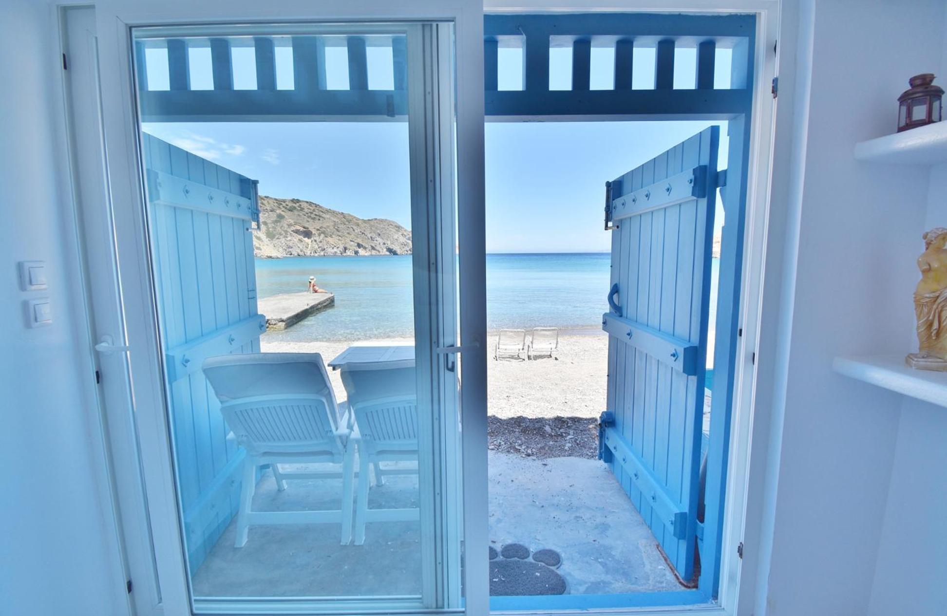 Blue Mare Apartments On The Beach Firopotamos Ruang foto