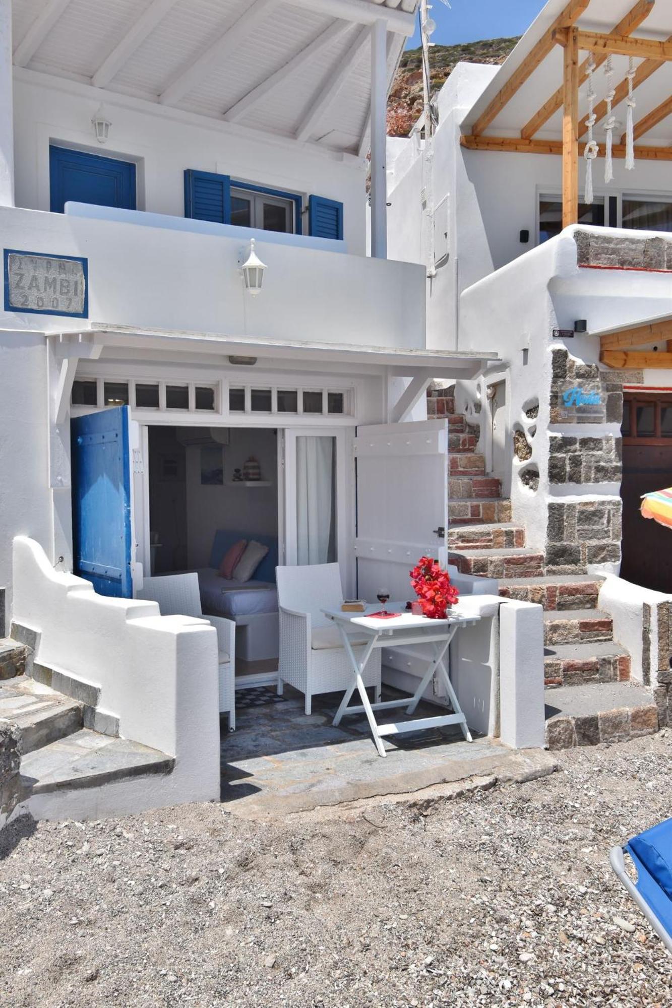 Blue Mare Apartments On The Beach Firopotamos Ruang foto