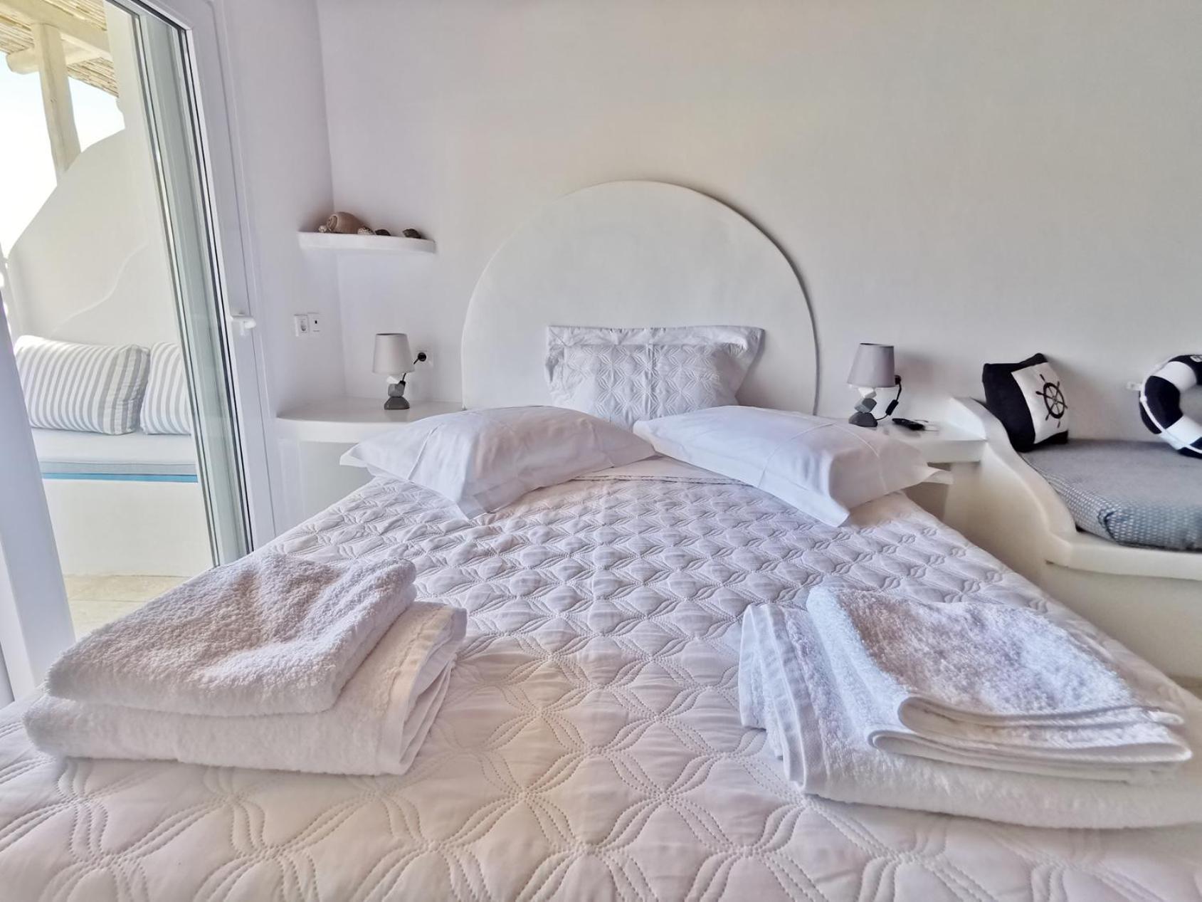 Blue Mare Apartments On The Beach Firopotamos Ruang foto