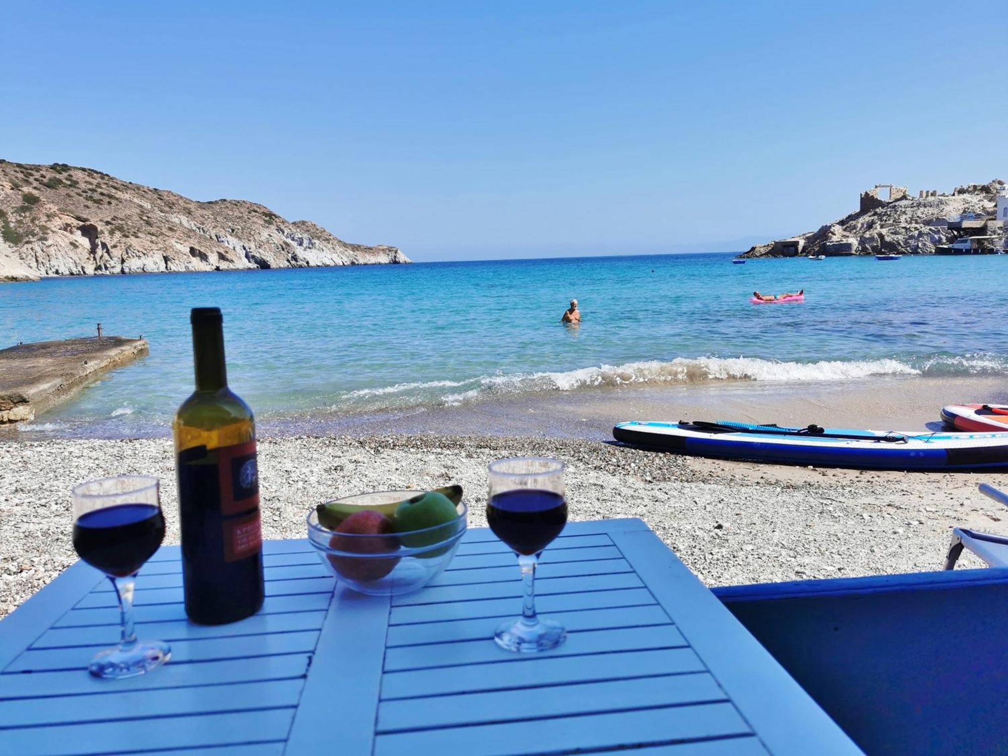 Blue Mare Apartments On The Beach Firopotamos Ruang foto