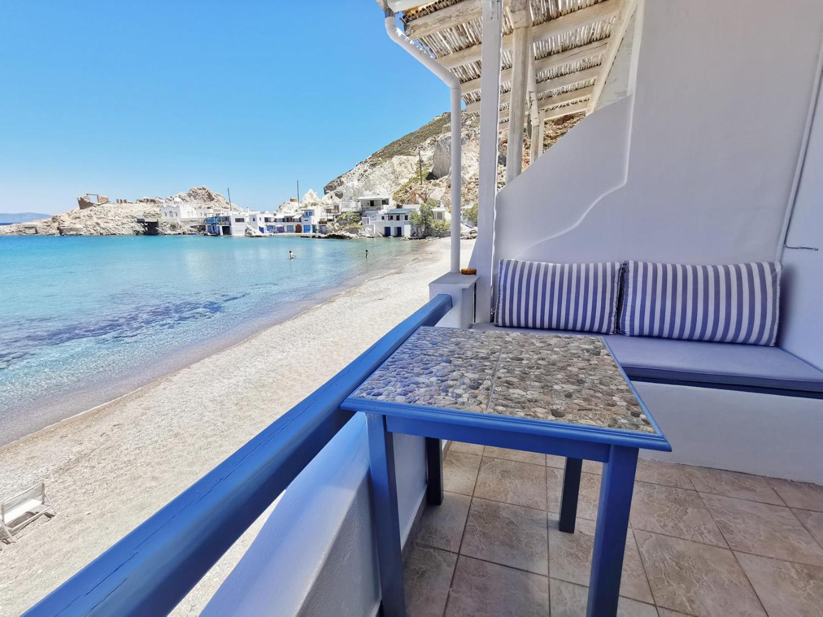 Blue Mare Apartments On The Beach Firopotamos Ruang foto