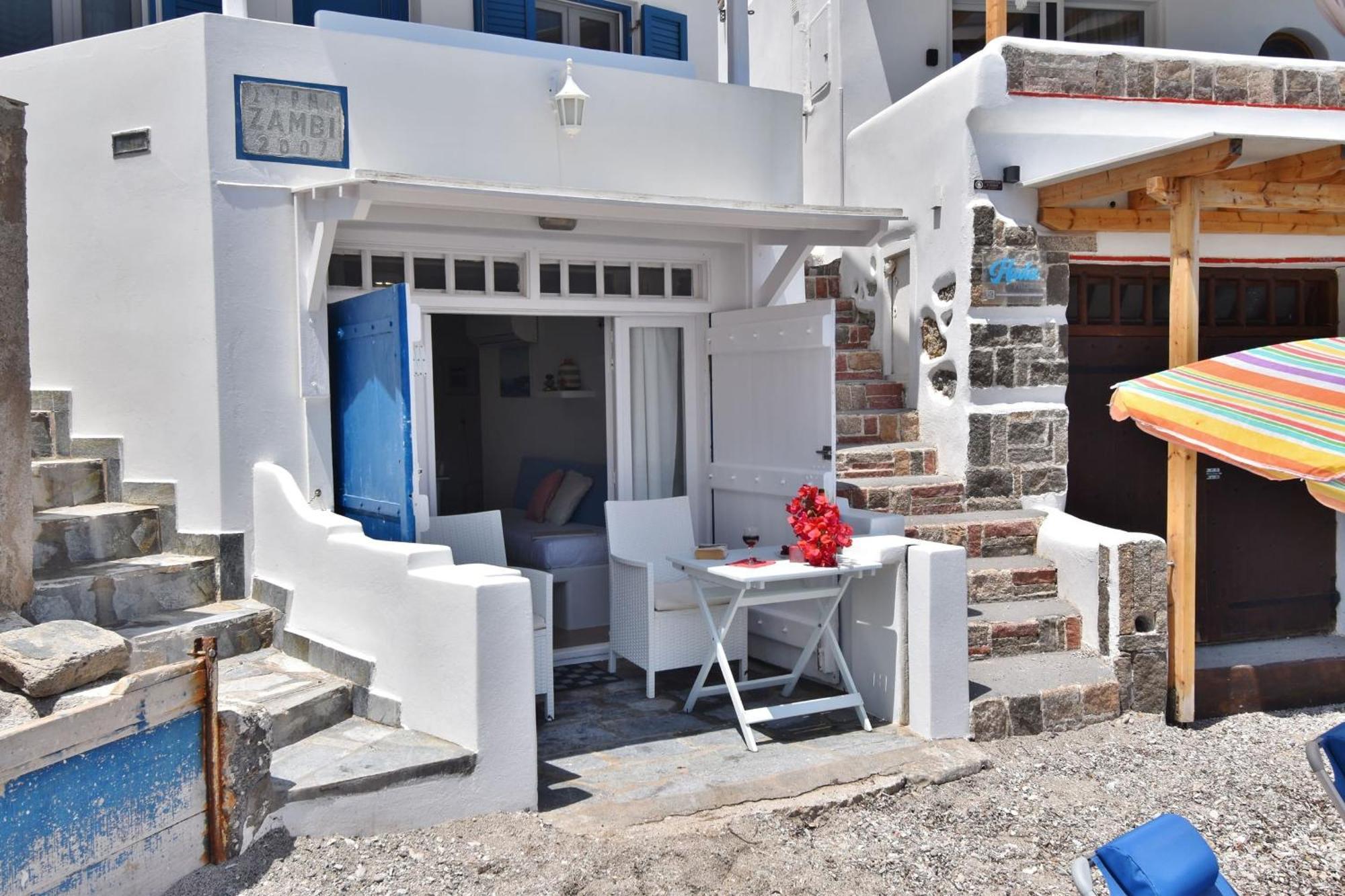 Blue Mare Apartments On The Beach Firopotamos Ruang foto