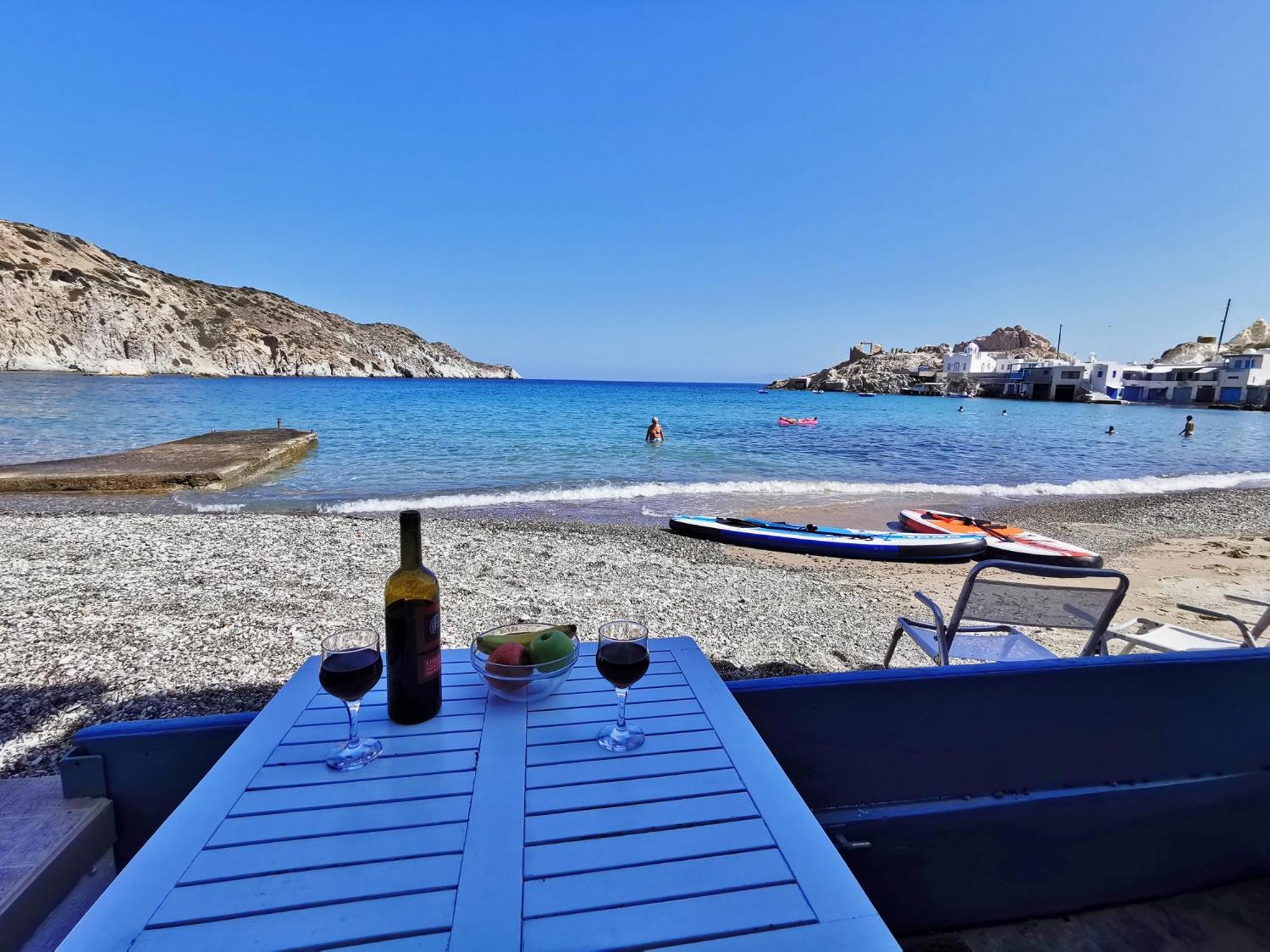 Blue Mare Apartments On The Beach Firopotamos Ruang foto