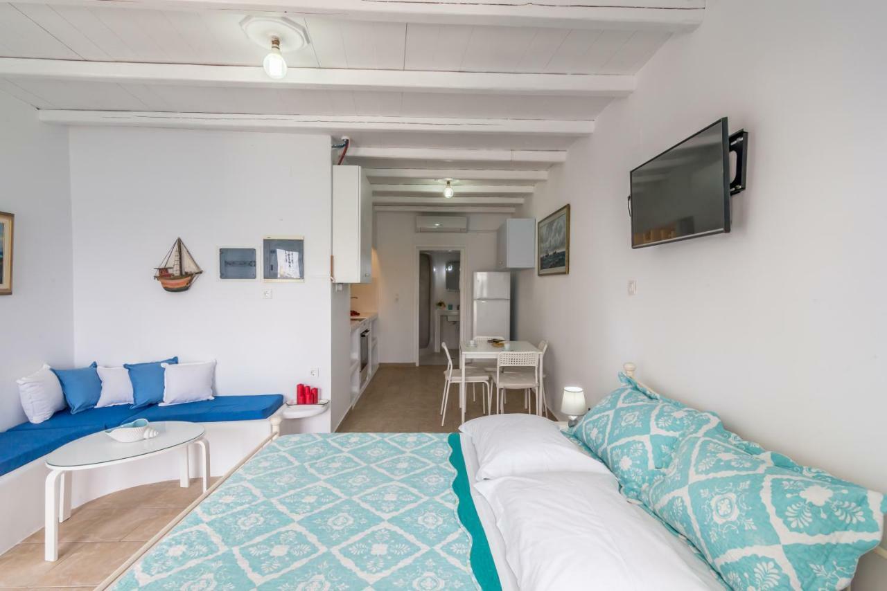 Blue Mare Apartments On The Beach Firopotamos Bagian luar foto